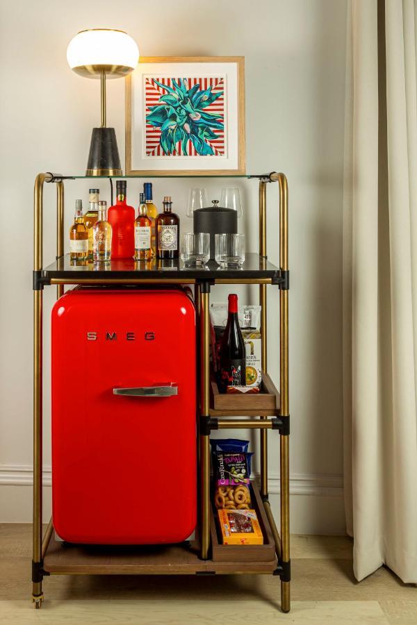 Virgin Hotels Единбург Екстер'єр фото A bar cart with a refrigerator