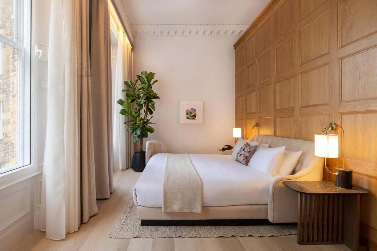 Virgin Hotels Единбург Екстер'єр фото A bedroom at The Standard London
