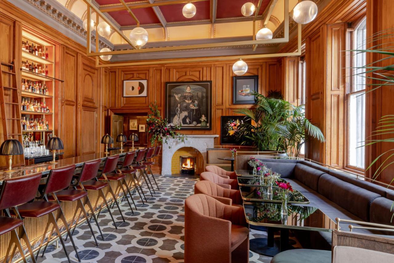 Virgin Hotels Единбург Екстер'єр фото The bar at the London Edition