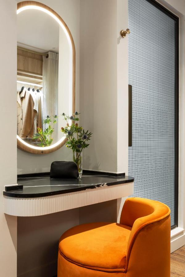 Virgin Hotels Единбург Екстер'єр фото A bathroom in a hotel