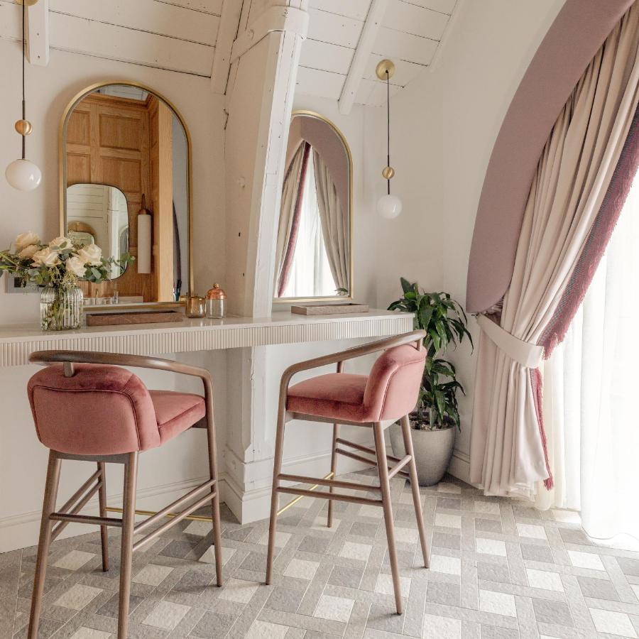 Virgin Hotels Единбург Екстер'єр фото Interior of a salon