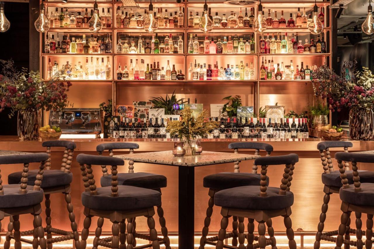 Virgin Hotels Единбург Екстер'єр фото The bar at the London Edition