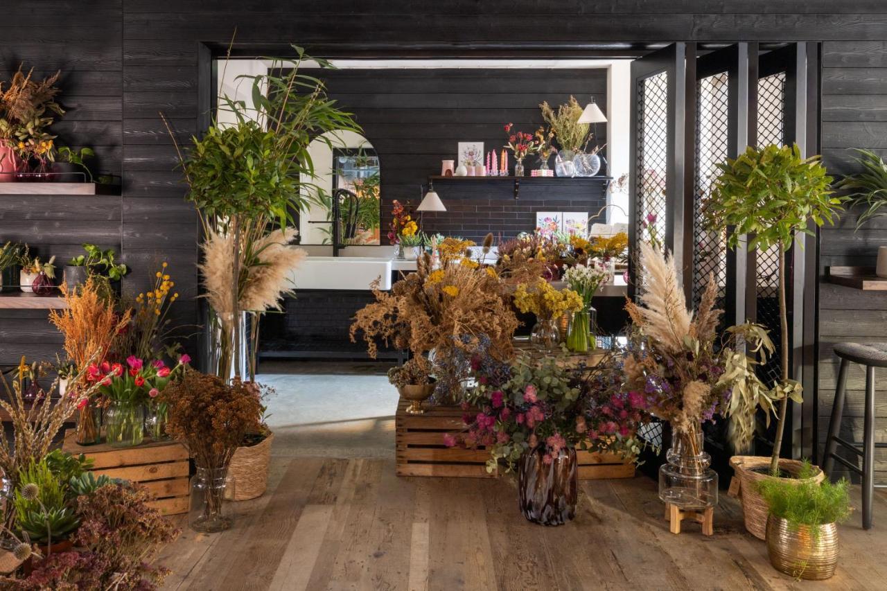 Virgin Hotels Единбург Екстер'єр фото Flower arrangement at the Flower Market